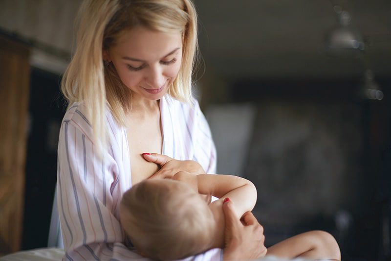 Karmienie piersią: zalety dla dziecka i matki