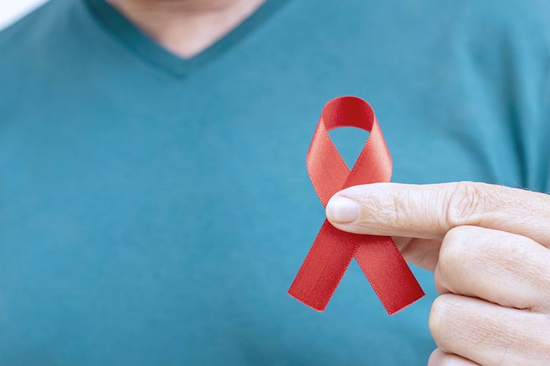 Zakażenie HIV – można żyć normalnie?