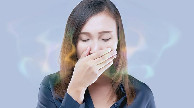 Nieprzyjemny zapach z ust. O czym może świadczyć?