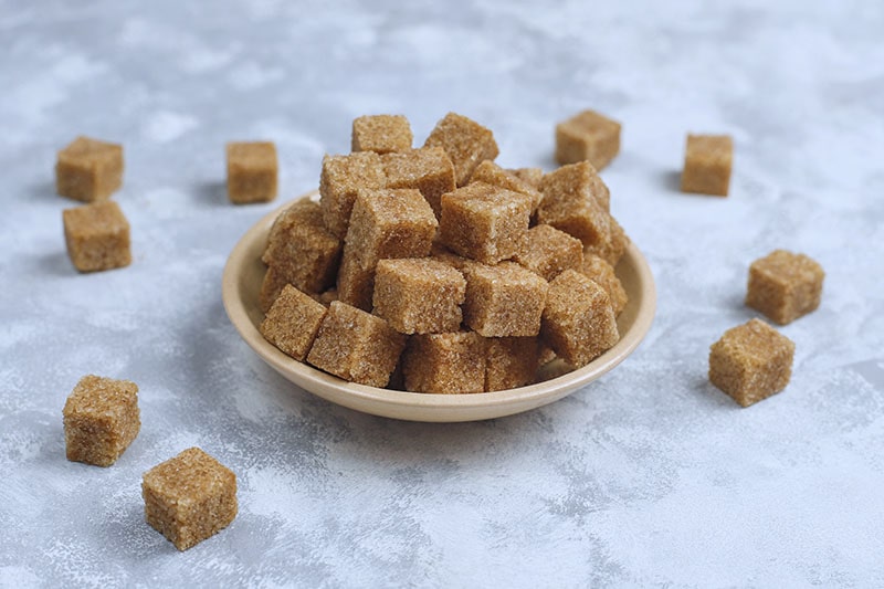 Czy brązowy cukier jest zdrowszy od białego? 