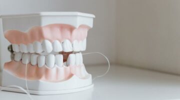 Nitkowanie zębów – zalety dla Twoich zębów