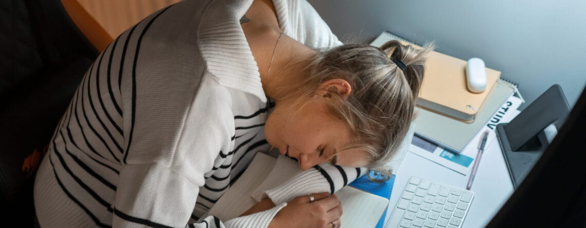 Osłabienie i senność – możliwe przyczyny i kiedy zrobić badania