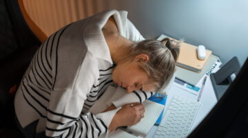 Osłabienie i senność – możliwe przyczyny i kiedy zrobić badania