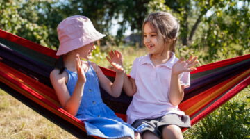 Dziecko chore na wakacjach: kiedy pomoże telekonsultacja pediatryczna?